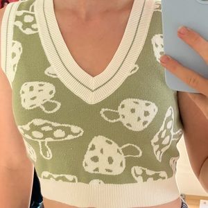 Mushroom cropped sweater vest